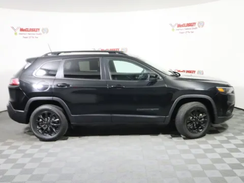 More photos of 2023 Jeep Cherokee Altitude at McCloskey Truck Town (Licensed as McCloskey Motors Inc.), CO