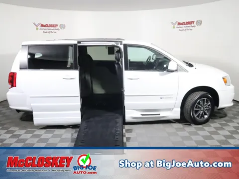 White 2017 Dodge Grand Caravan SXT for sale in Colorado Springs, CO