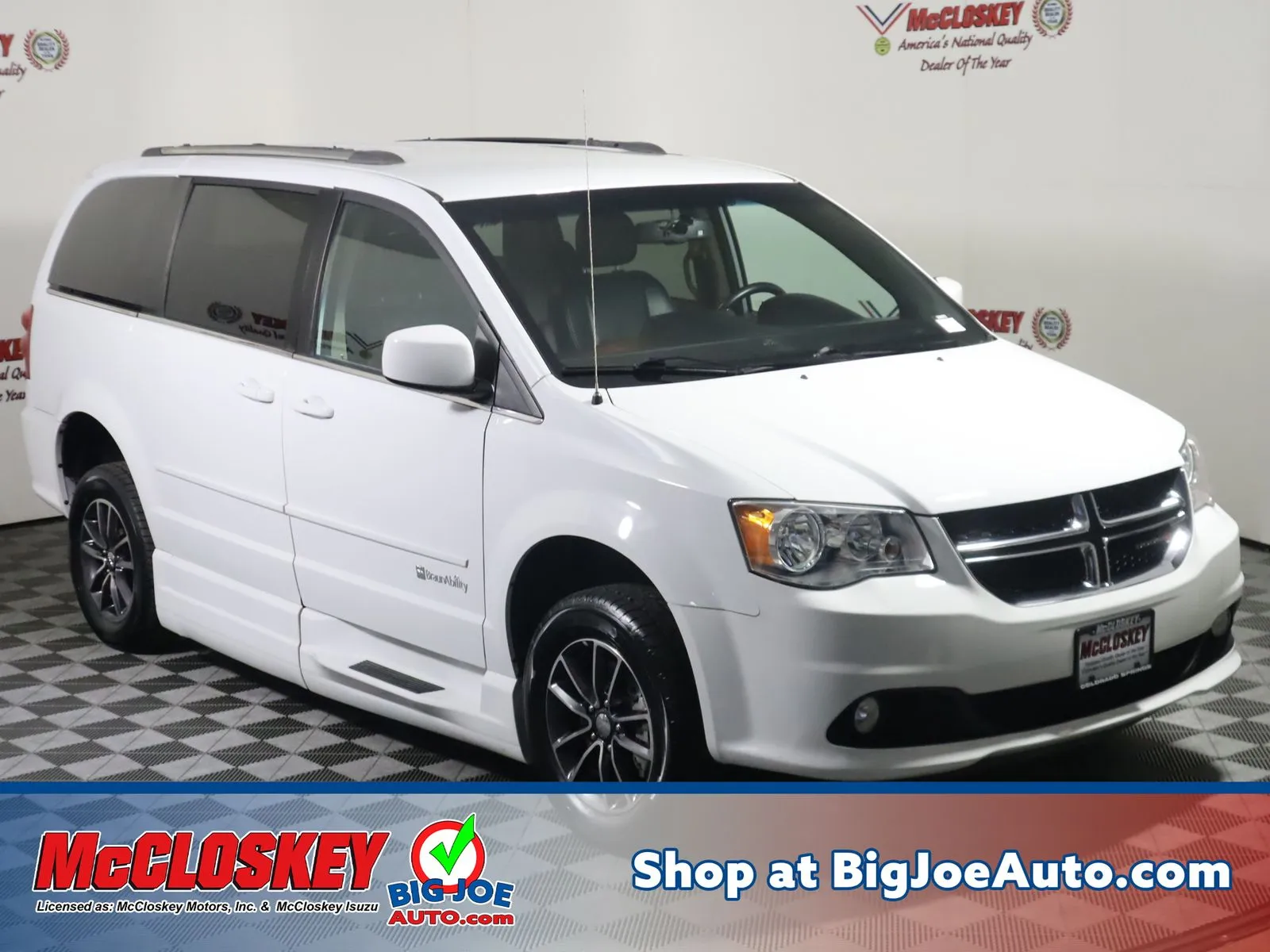 White 2017 Dodge Grand Caravan SXT for sale in Colorado Springs, CO