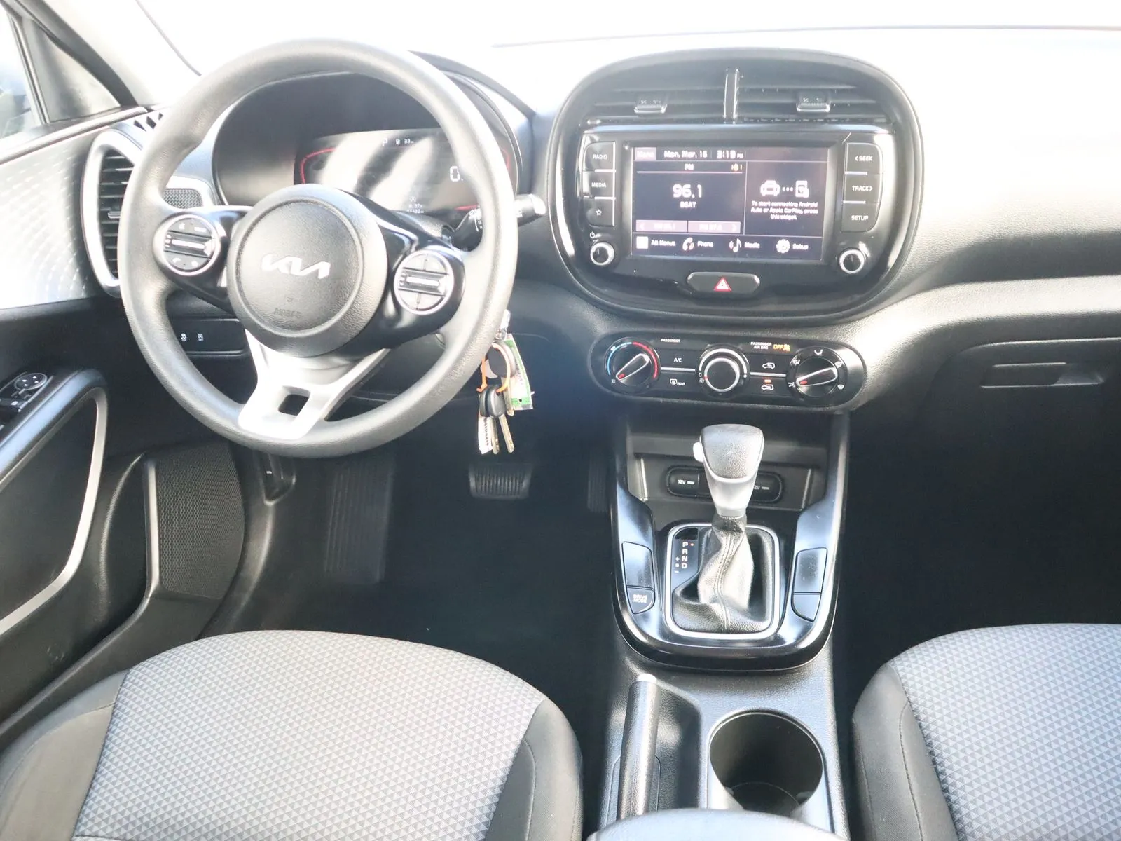 2023 Kia Soul LX - Photo 31