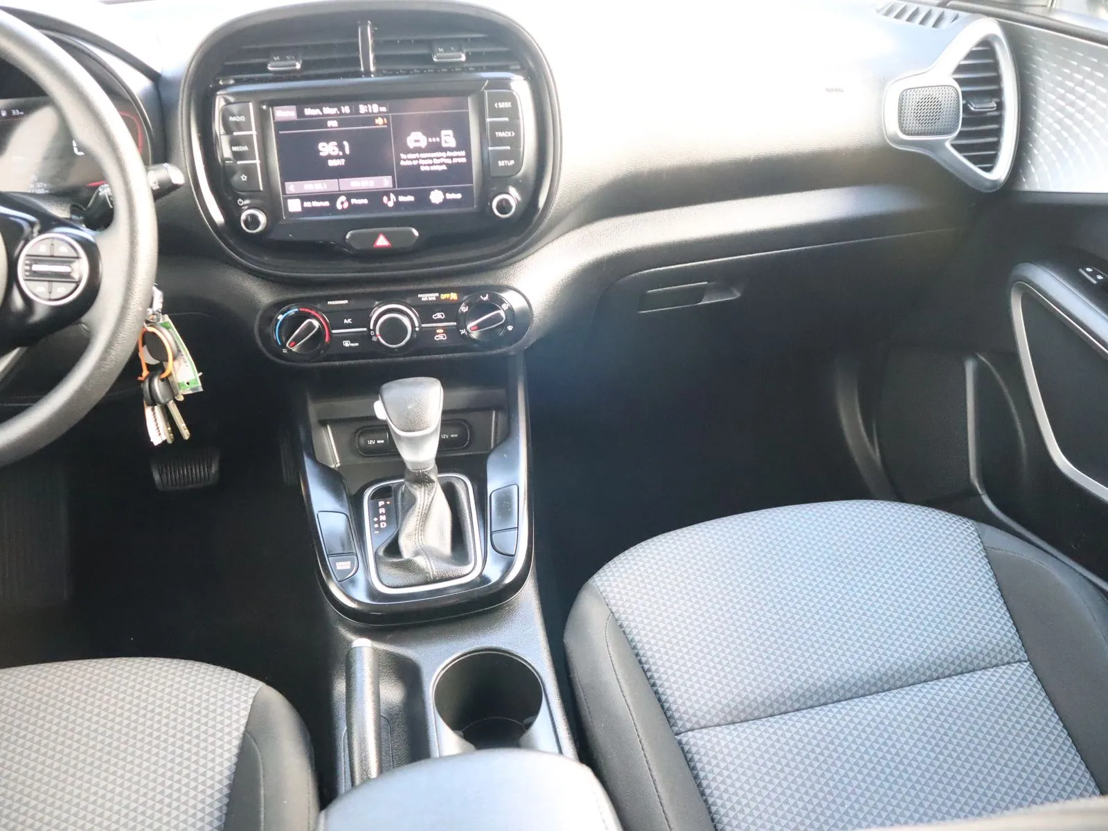 2023 Kia Soul LX - Photo 32