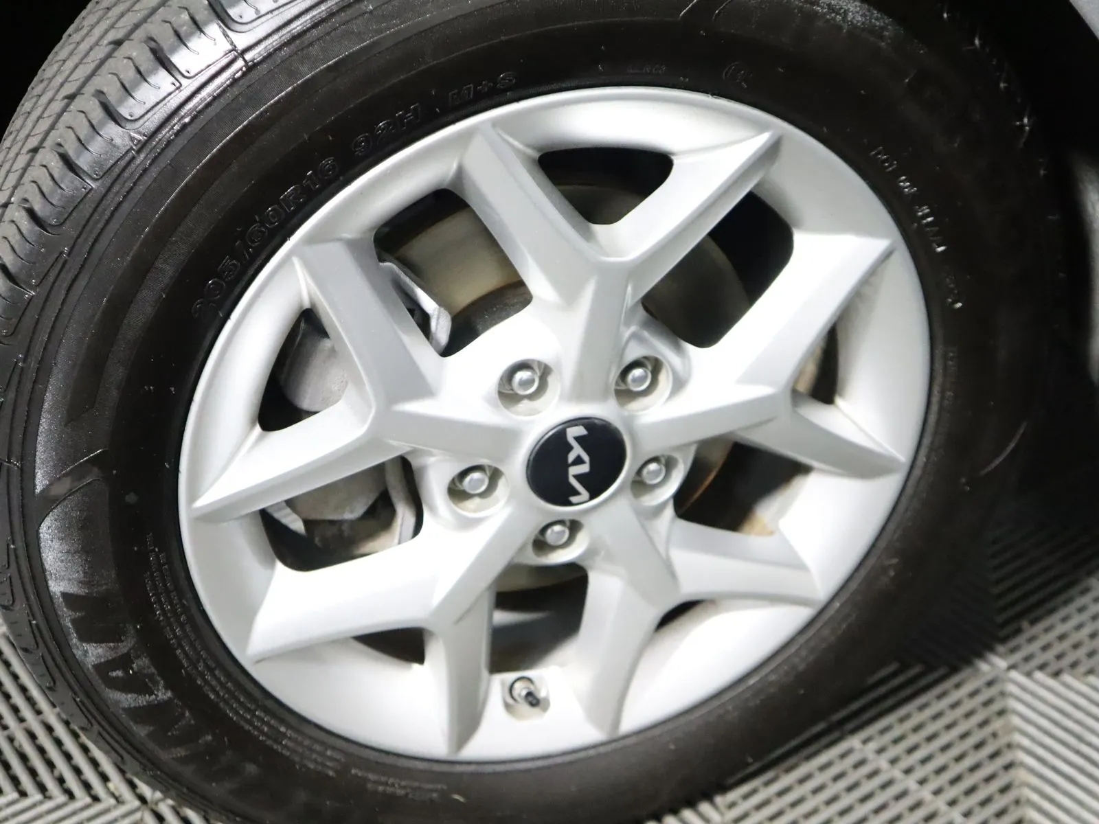 2023 Kia Soul LX - Photo 22