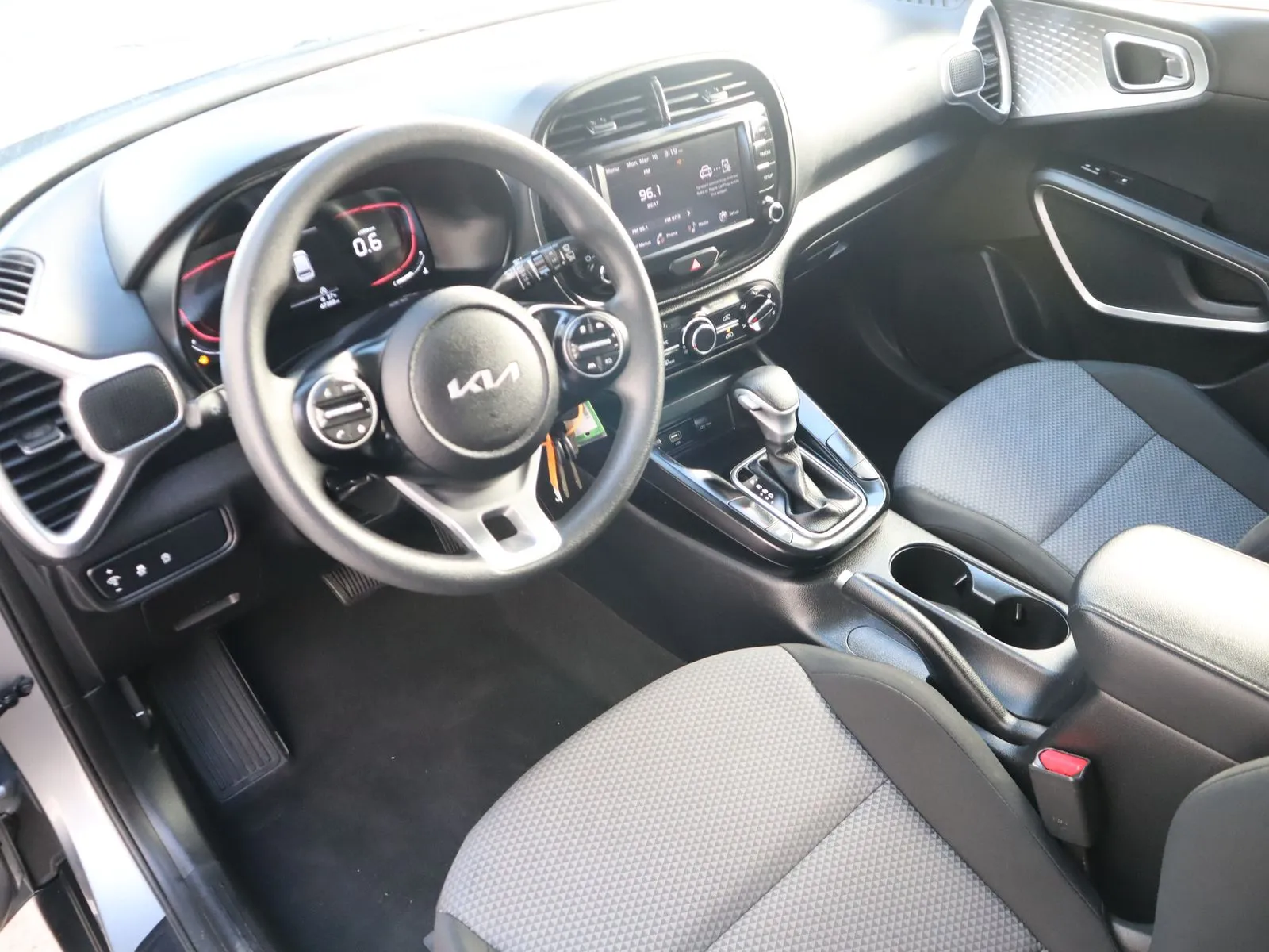 2023 Kia Soul LX - Photo 26