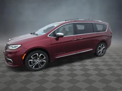 More photos of 2022 Chrysler Pacifica Pinnacle at McCloskey Truck Town (Licensed as McCloskey Motors Inc.), CO