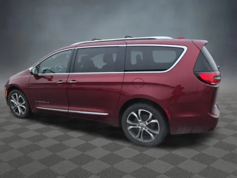More photos of 2022 Chrysler Pacifica Pinnacle at McCloskey Truck Town (Licensed as McCloskey Motors Inc.), CO