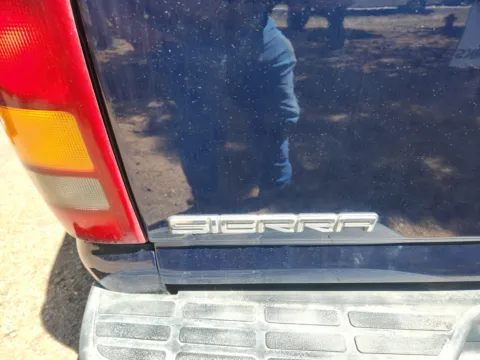 More photos of 2000 GMC Sierra 2500 SLE at McCloskey Truck Town (Licensed as McCloskey Motors Inc.), CO