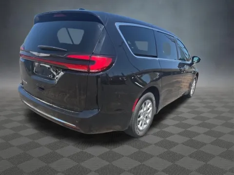 More photos of 2025 Chrysler Pacifica Select at McCloskey Truck Town (Licensed as McCloskey Motors Inc.), CO