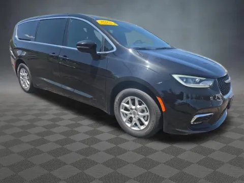 Another view of 2025 Chrysler Pacifica Select for sale in Colorado Springs, CO at McCloskey Truck Town (Licensed as McCloskey Motors Inc.)