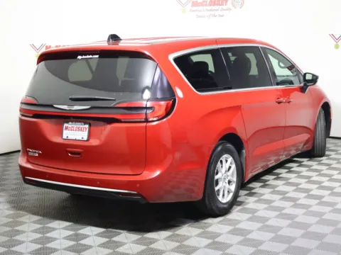 More photos of 2025 Chrysler Pacifica Select at McCloskey Truck Town (Licensed as McCloskey Motors Inc.), CO