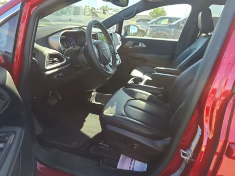 More photos of 2025 Chrysler Pacifica Select at McCloskey Truck Town (Licensed as McCloskey Motors Inc.), CO