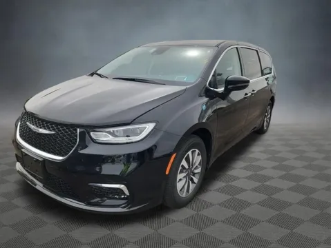 More photos of 2024 Chrysler Pacifica Hybrid Select at McCloskey Truck Town (Licensed as McCloskey Motors Inc.), CO