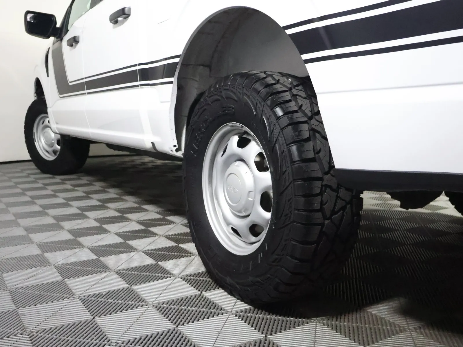 2023 Ford F-150 XL - Photo 14