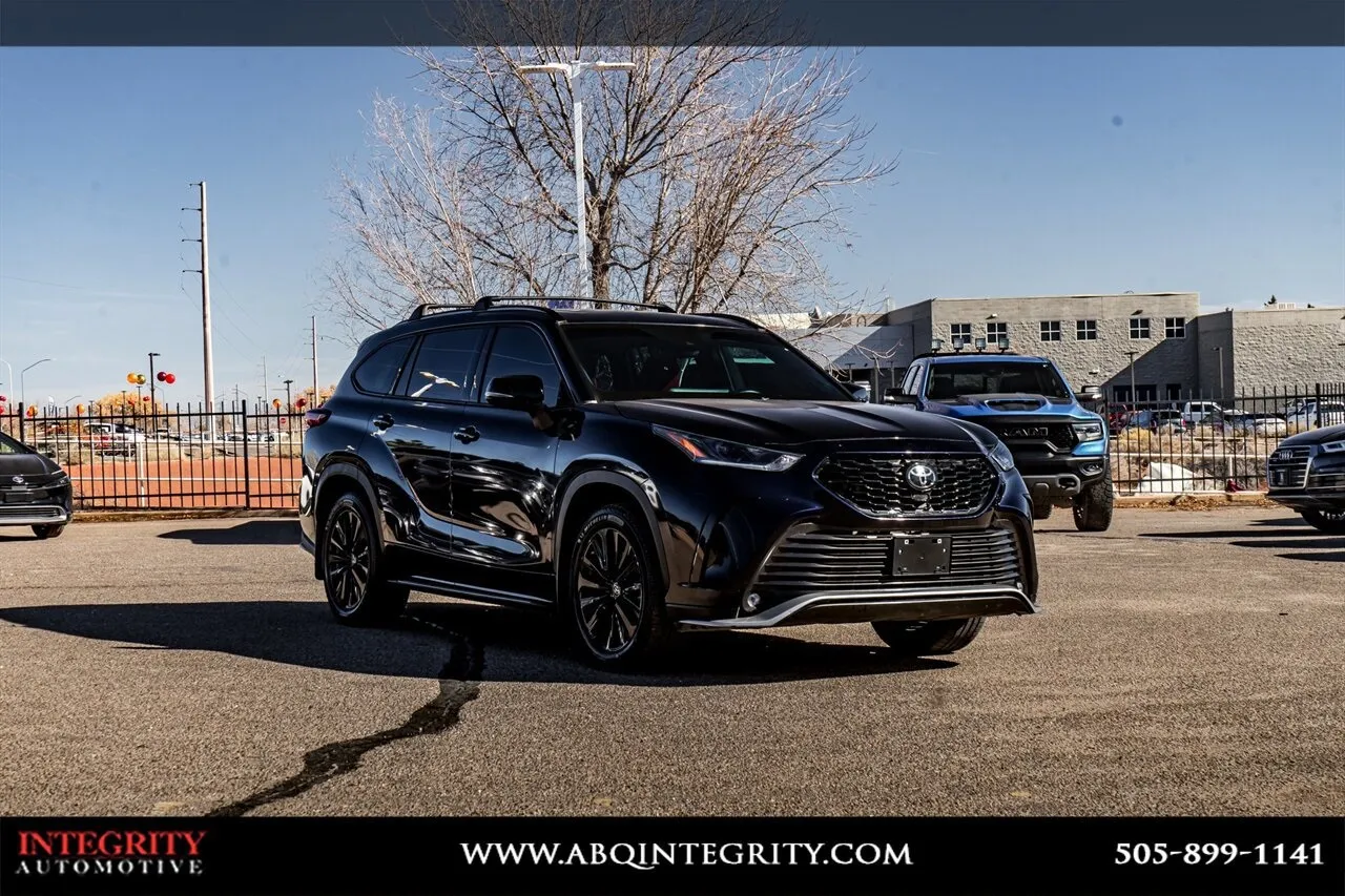 Gray 2023 Toyota Highlander XSE for sale in Albuquerque, NM