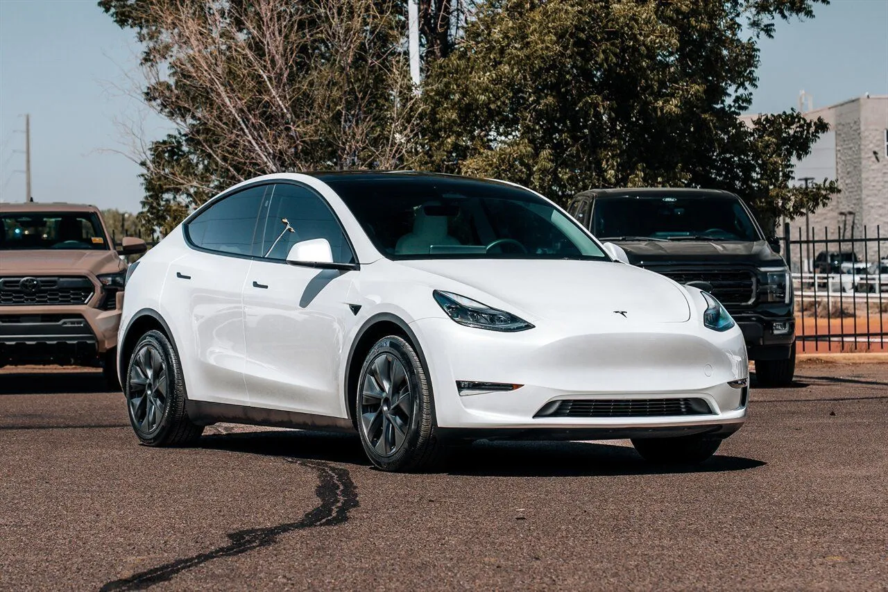 2025 Tesla Model Y Long Range Dual Motor All-Wheel Drive's photo