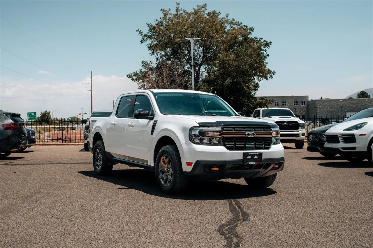 White 2024 Ford Maverick Lariat for sale in Albuquerque, NM