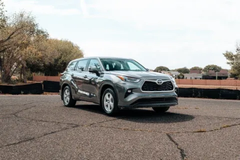 Gray 2024 Toyota Highlander LE for sale in Albuquerque, NM