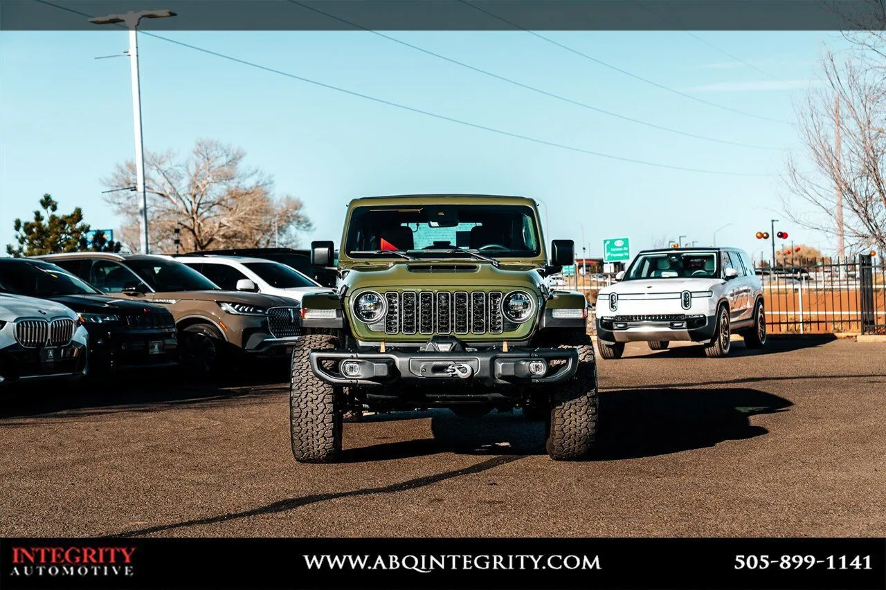 Jeep Wrangler photo 2