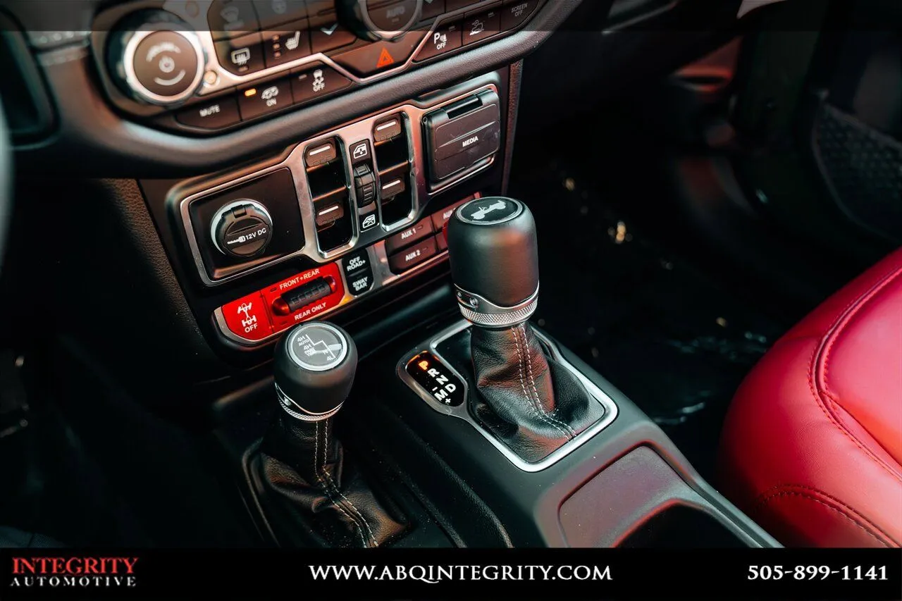 Jeep Wrangler photo 32