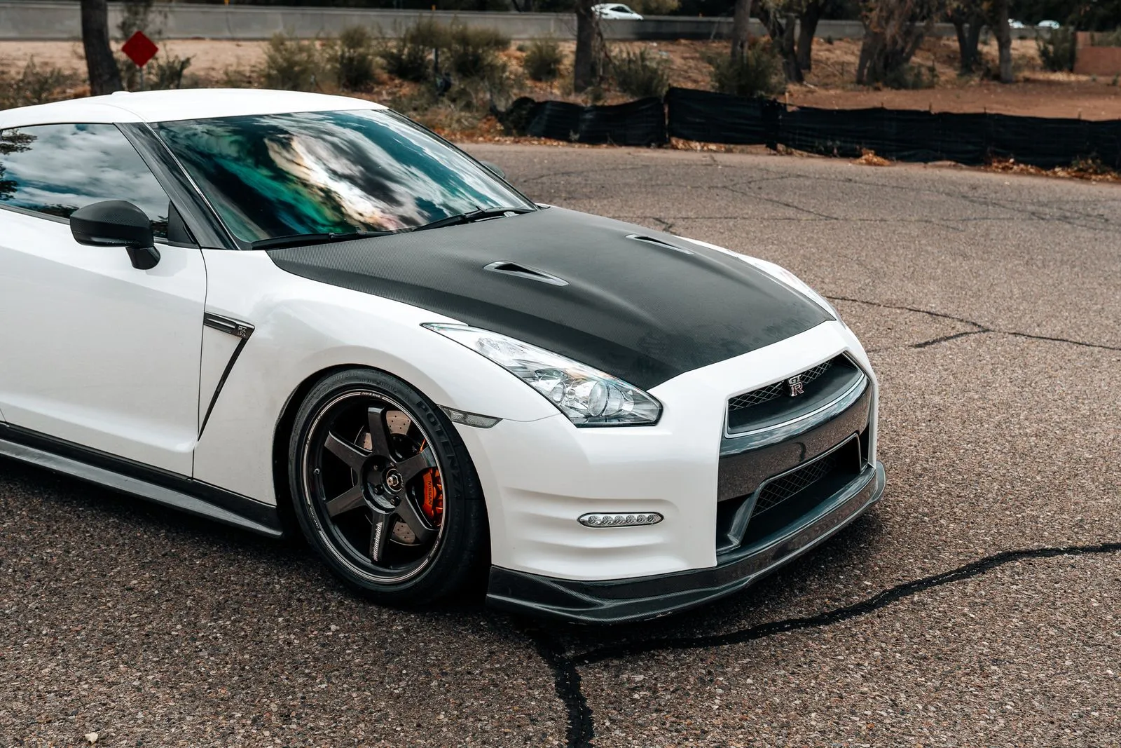 Nissan GT-R photo 9