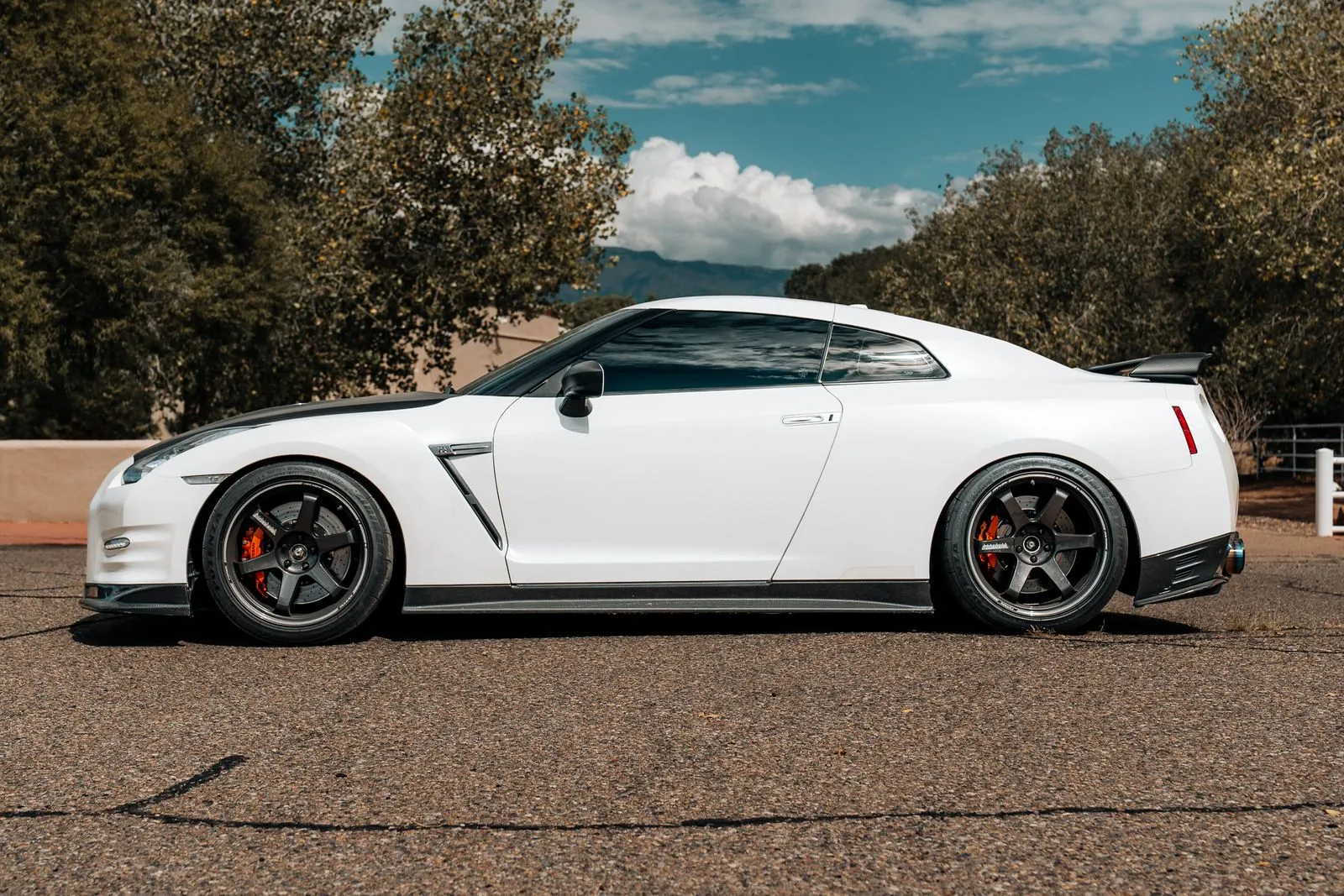 Nissan GT-R photo 4
