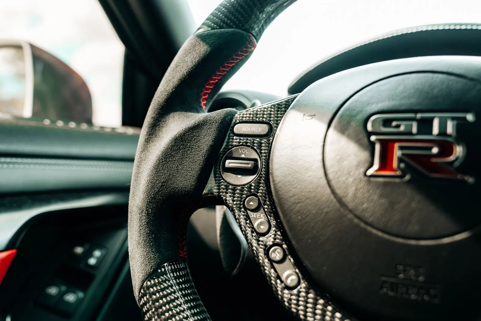 Nissan GT-R photo 23