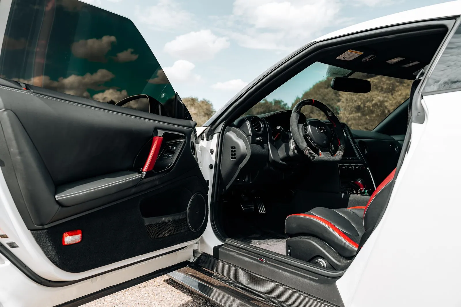 Nissan GT-R photo 18