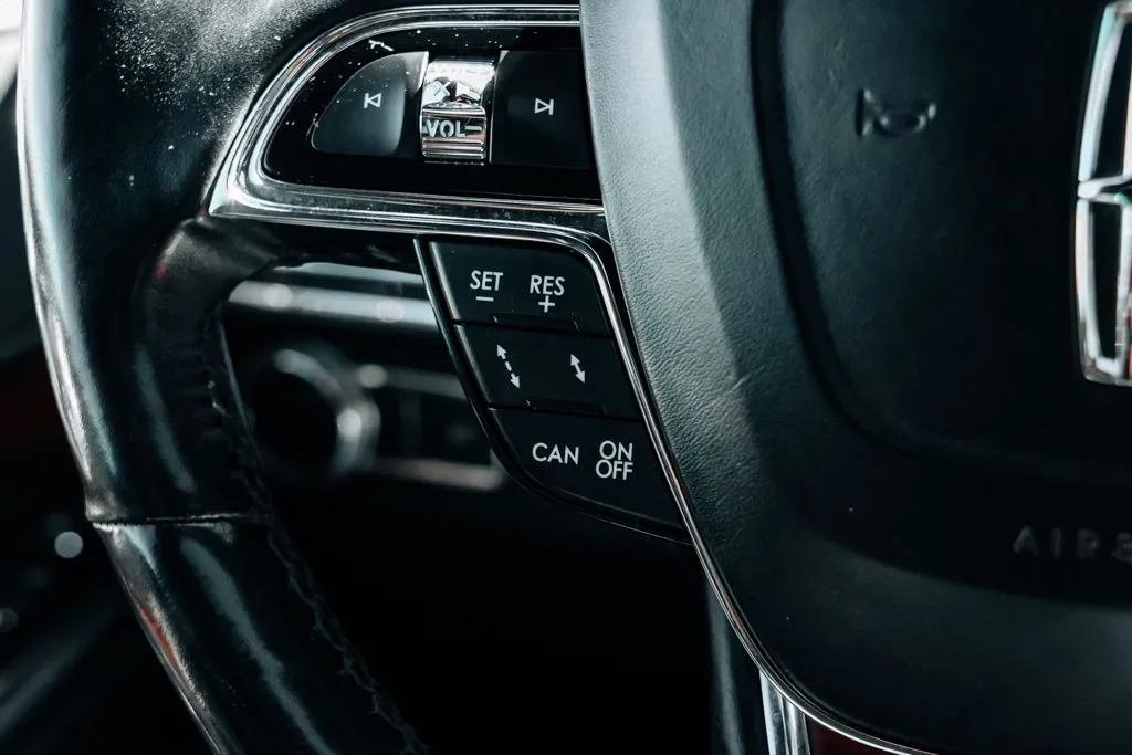 Lincoln Navigator photo 28