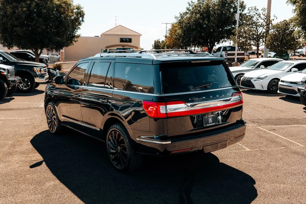 Lincoln Navigator photo 16