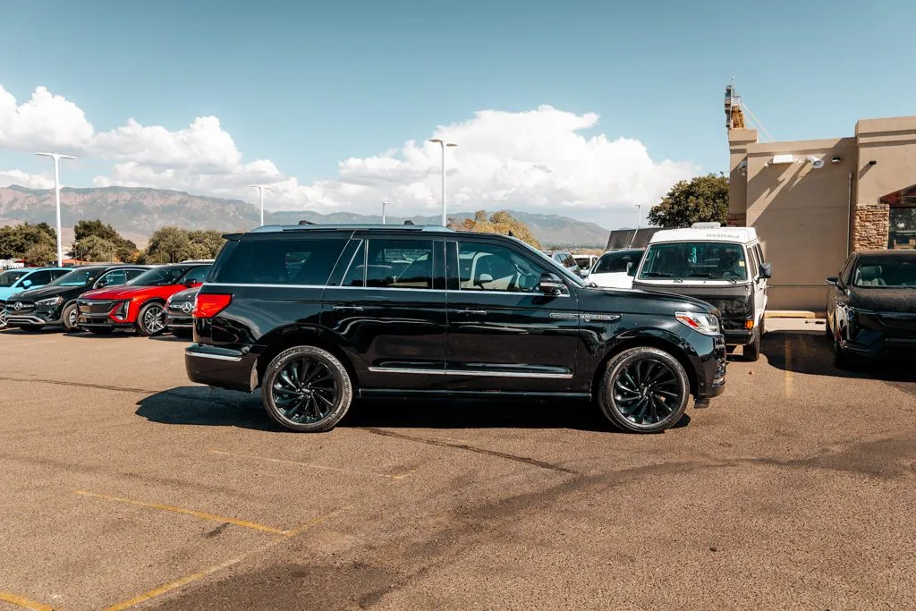 Lincoln Navigator photo 8