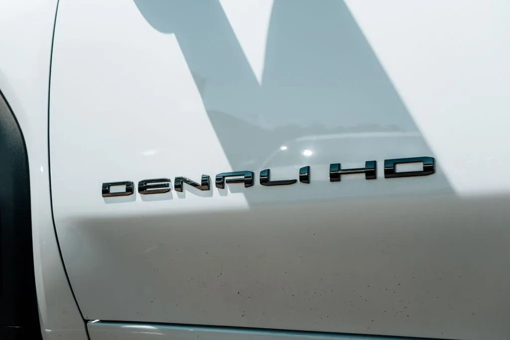 GMC Sierra photo 13