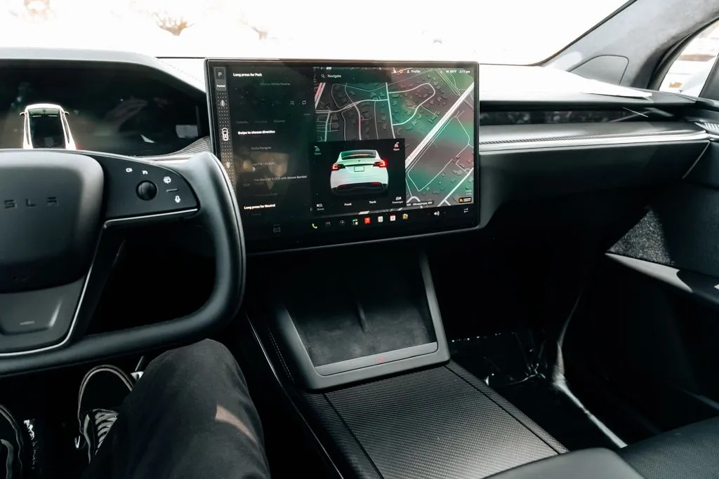 Tesla Model X photo 31