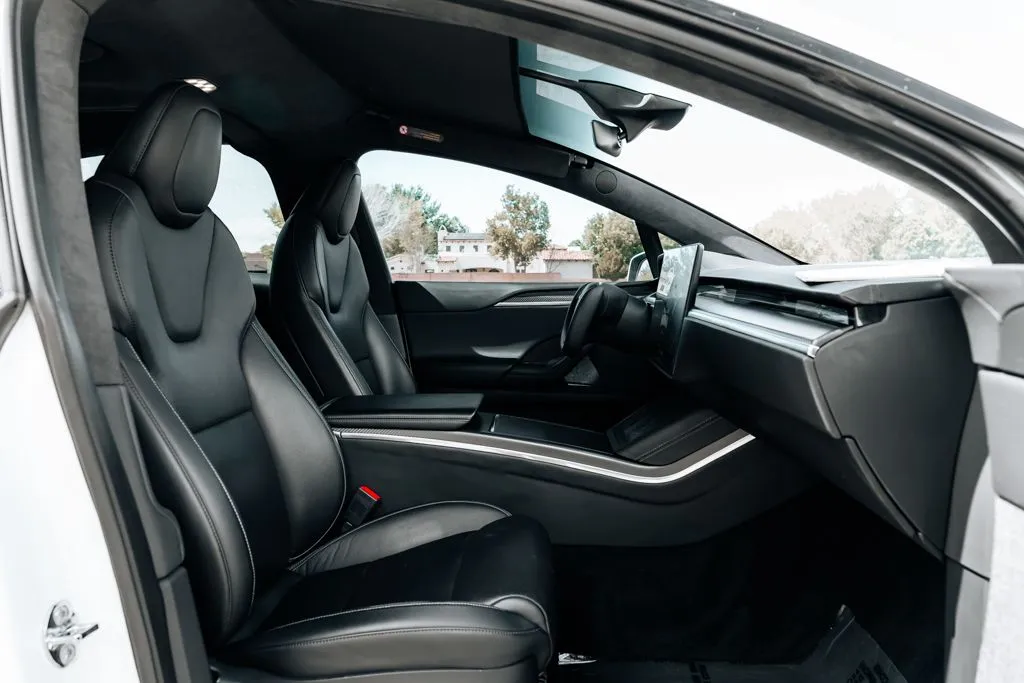 Tesla Model X photo 47
