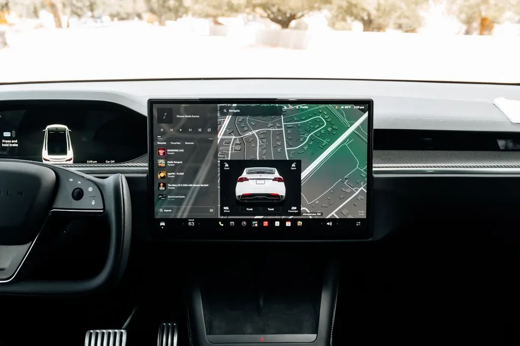 Tesla Model X photo 23