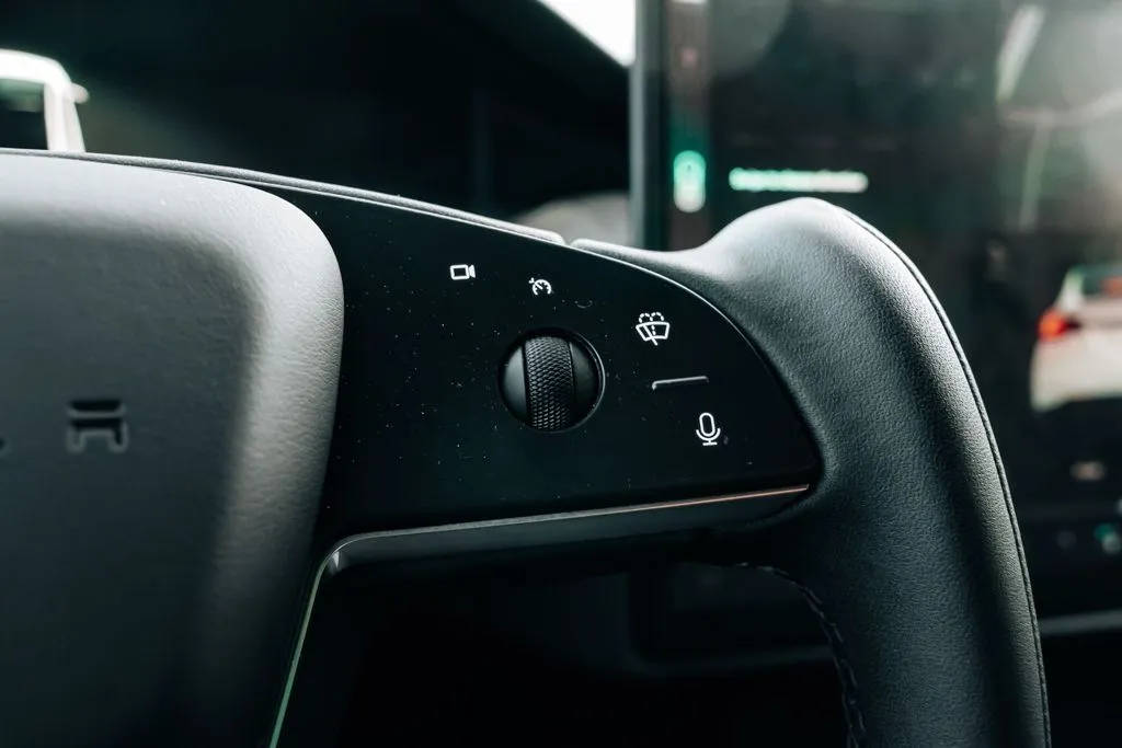 Tesla Model X photo 26