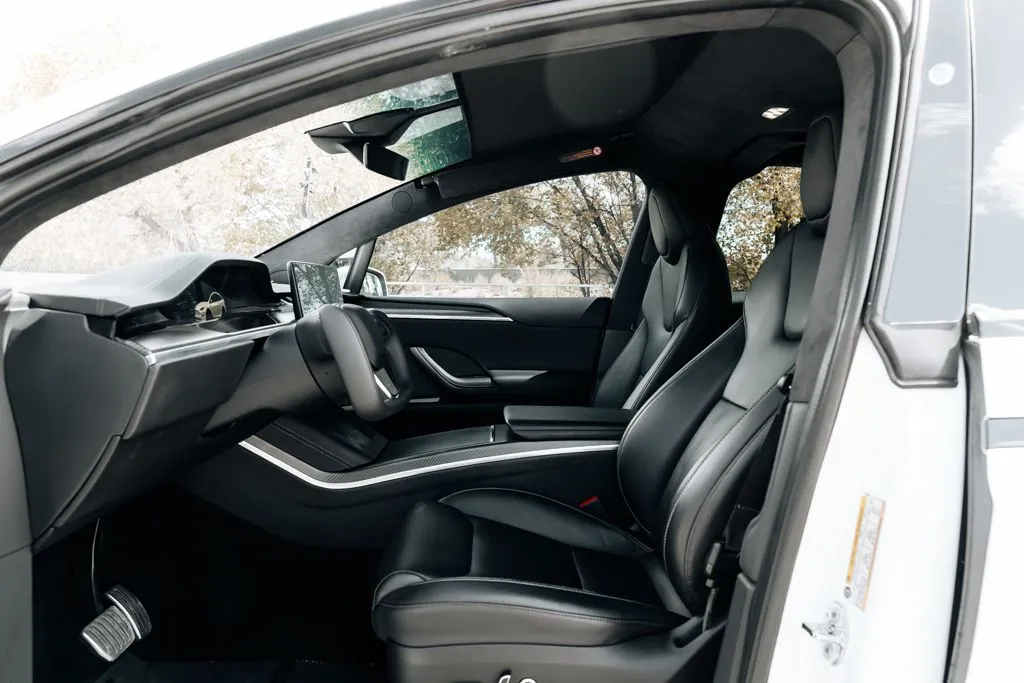 Tesla Model X photo 17