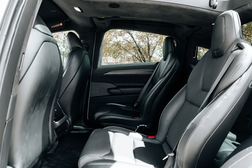Tesla Model X photo 34