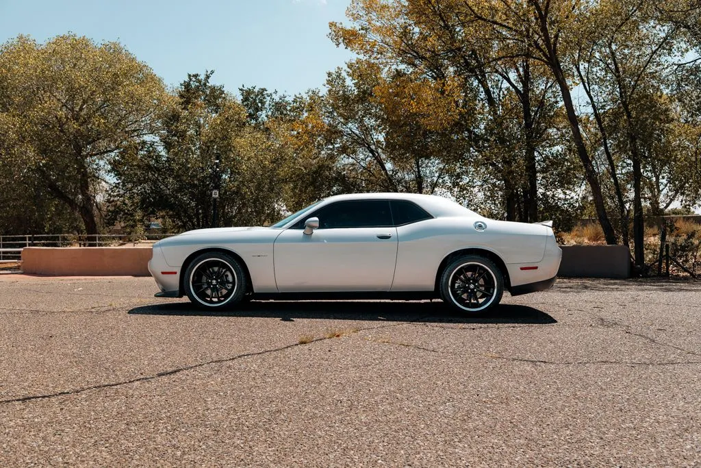 Dodge Challenger photo 4