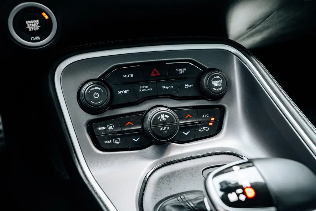 Dodge Challenger photo 31