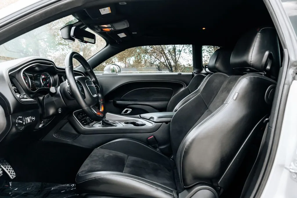 Dodge Challenger photo 19