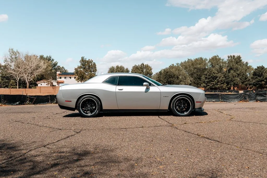 Dodge Challenger photo 8