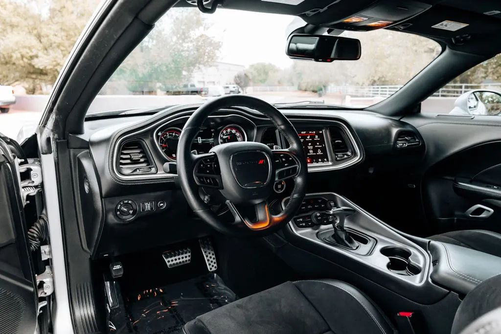 Dodge Challenger photo 18
