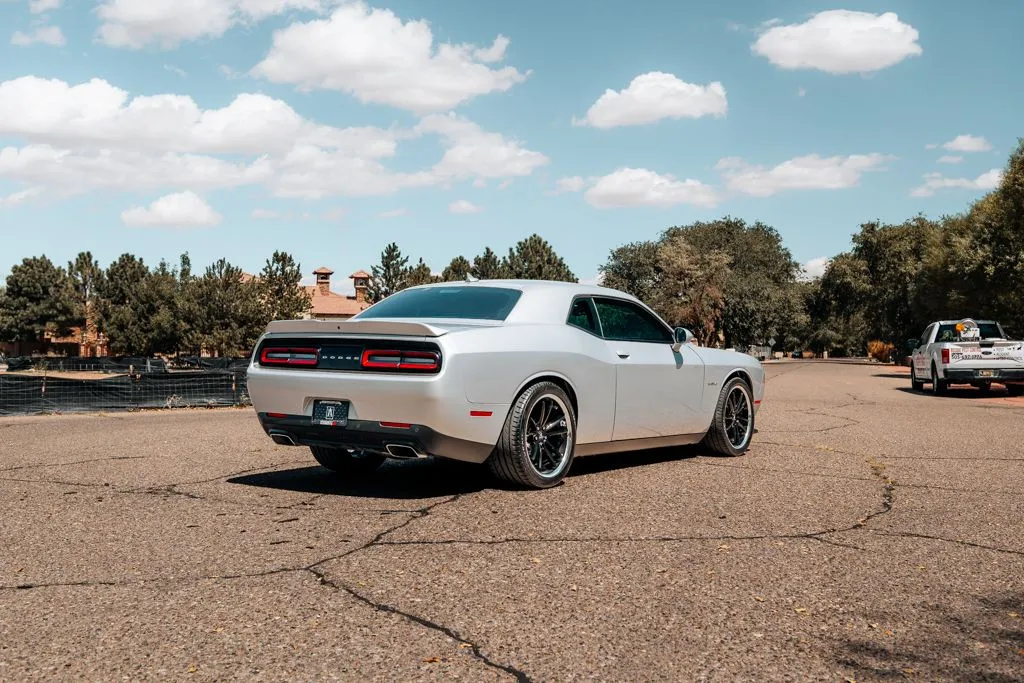 Dodge Challenger photo 7