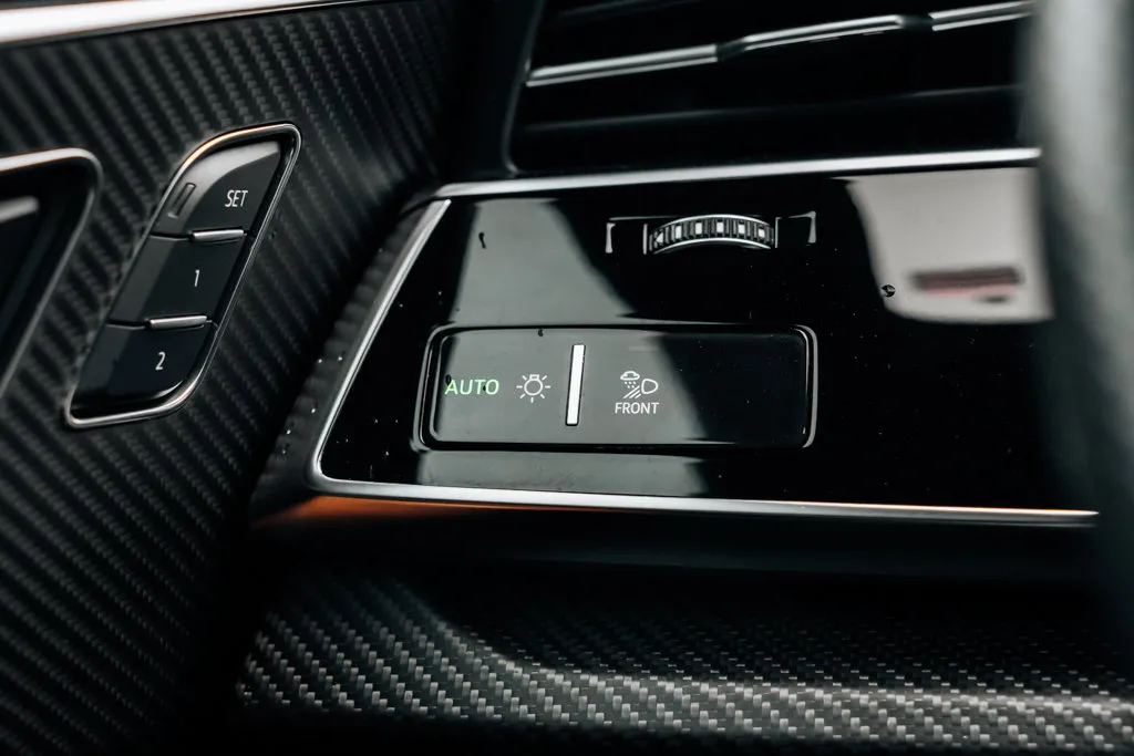 Audi RS Q8 photo 26