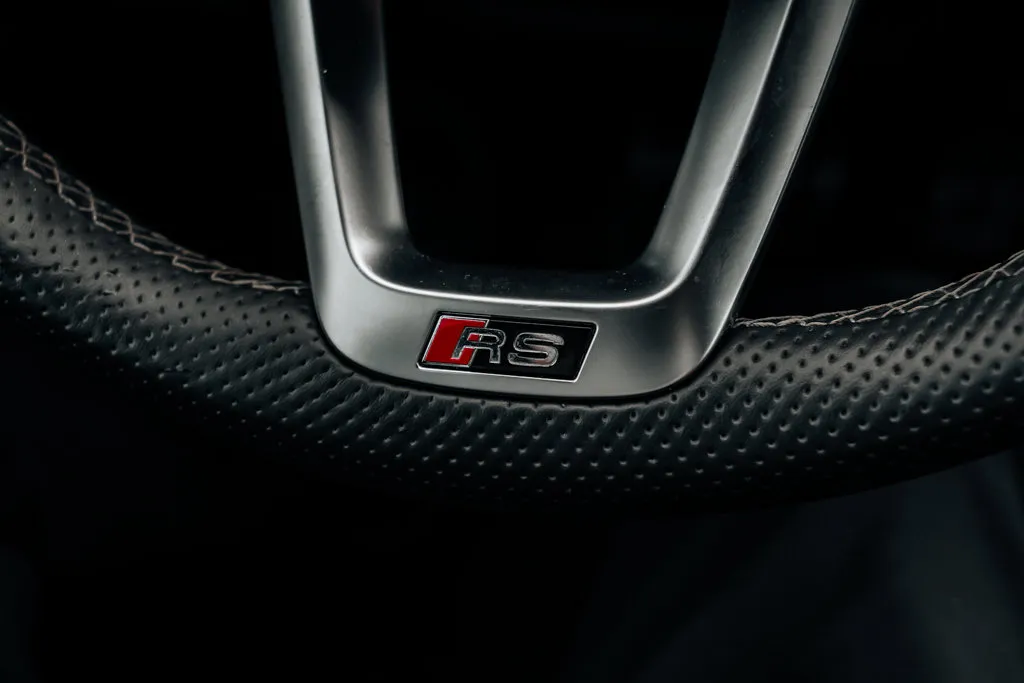 Audi RS Q8 photo 24