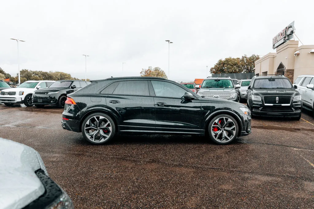 Audi RS Q8 photo 8