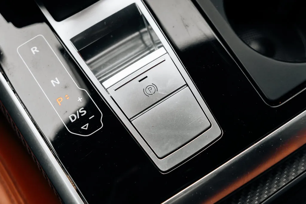 Audi RS Q8 photo 34