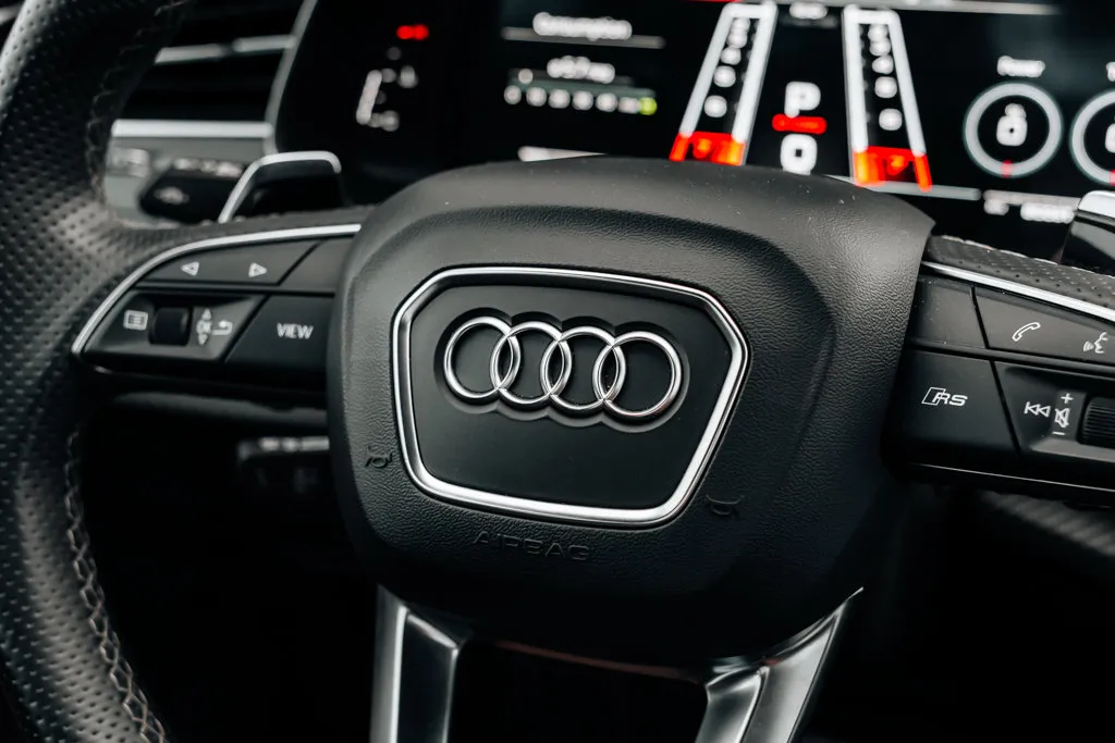 Audi RS Q8 photo 23