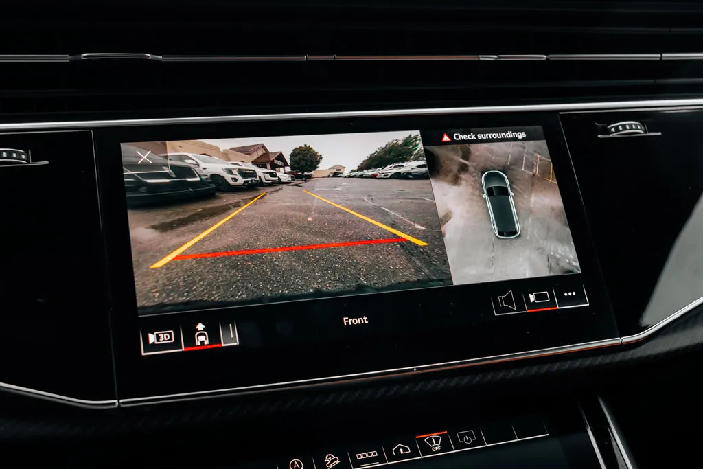 Audi RS Q8 photo 30