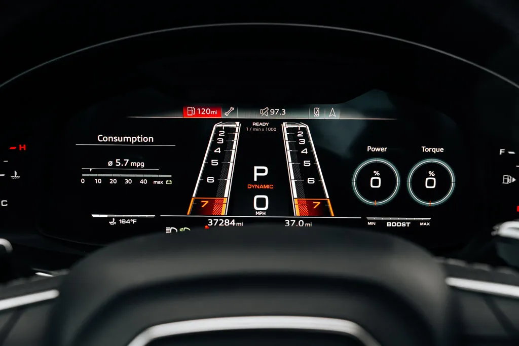 Audi RS Q8 photo 28