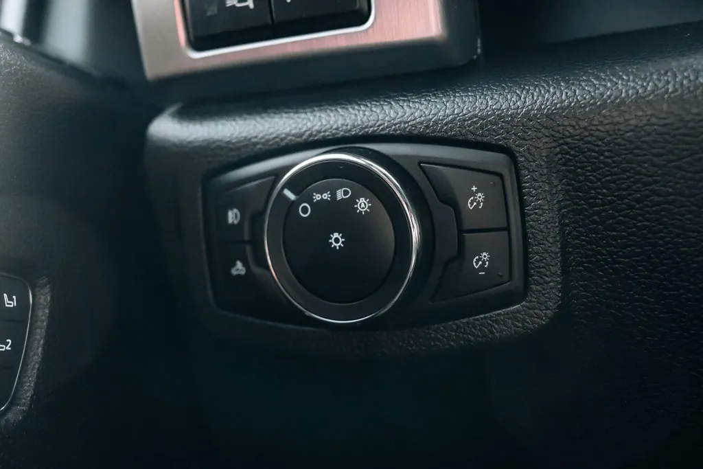 Ford F350SD photo 28